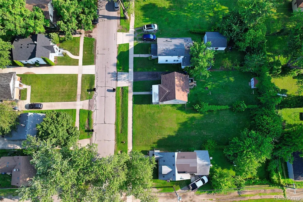 Centralia Redford Charter Township, MI 48240