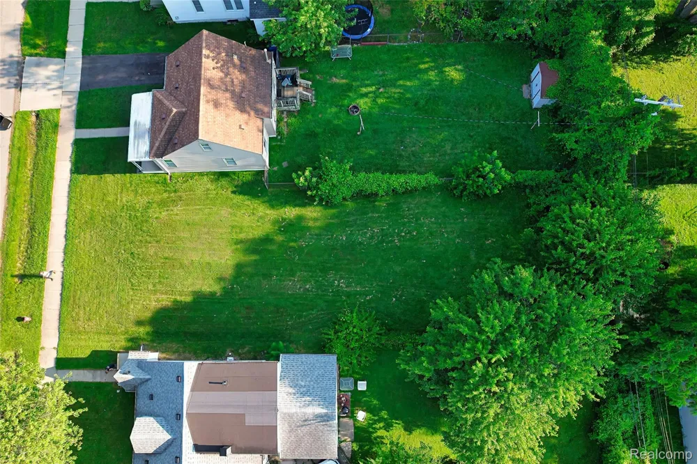 Centralia Redford Charter Township, MI 48240