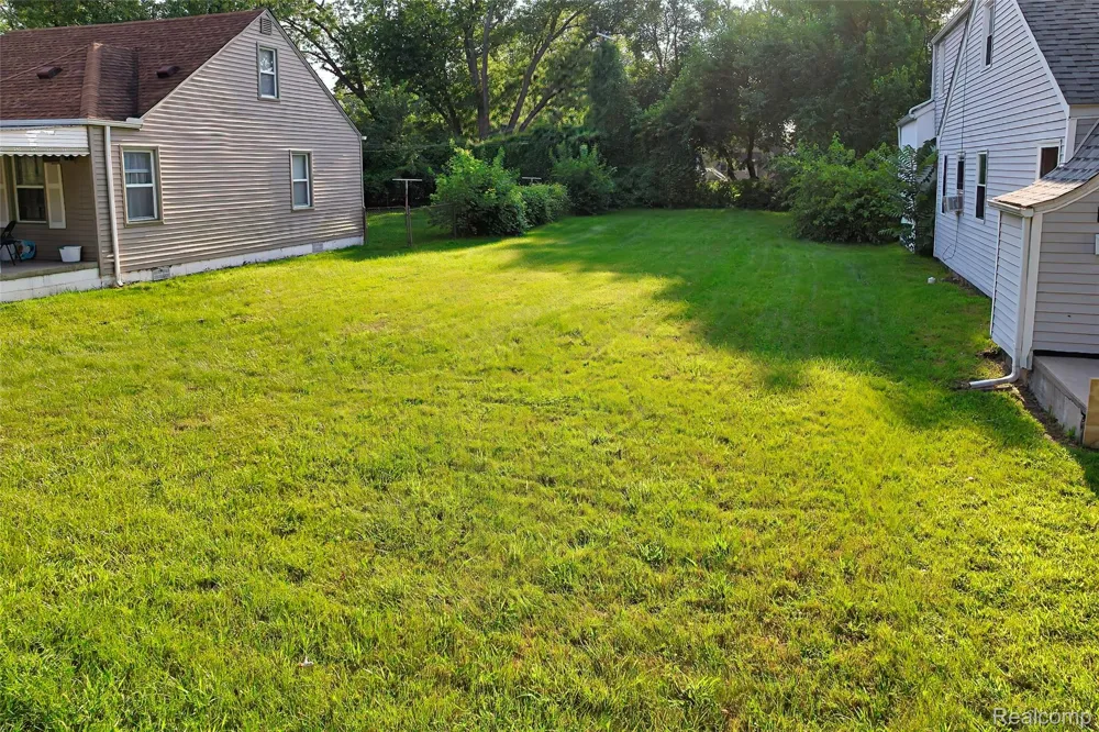 Centralia Redford Charter Township, MI 48240