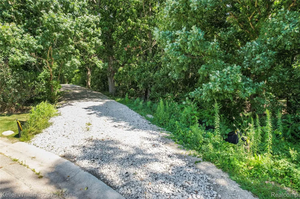 10493 Spring Grove Brighton City, MI 48114