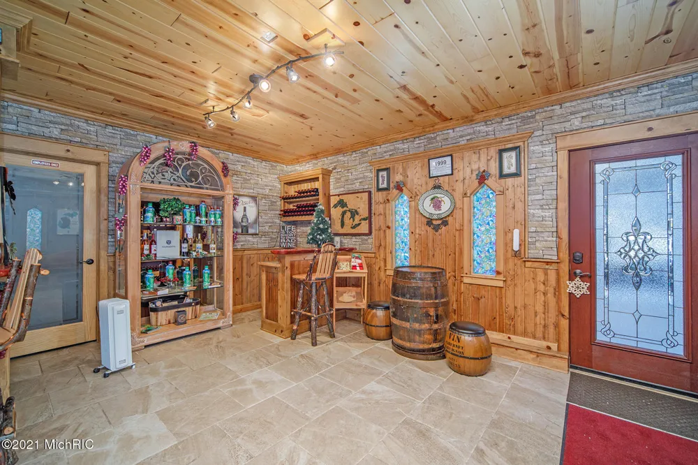 6767 Pleasantview Road Harbor Springs City, MI 49740