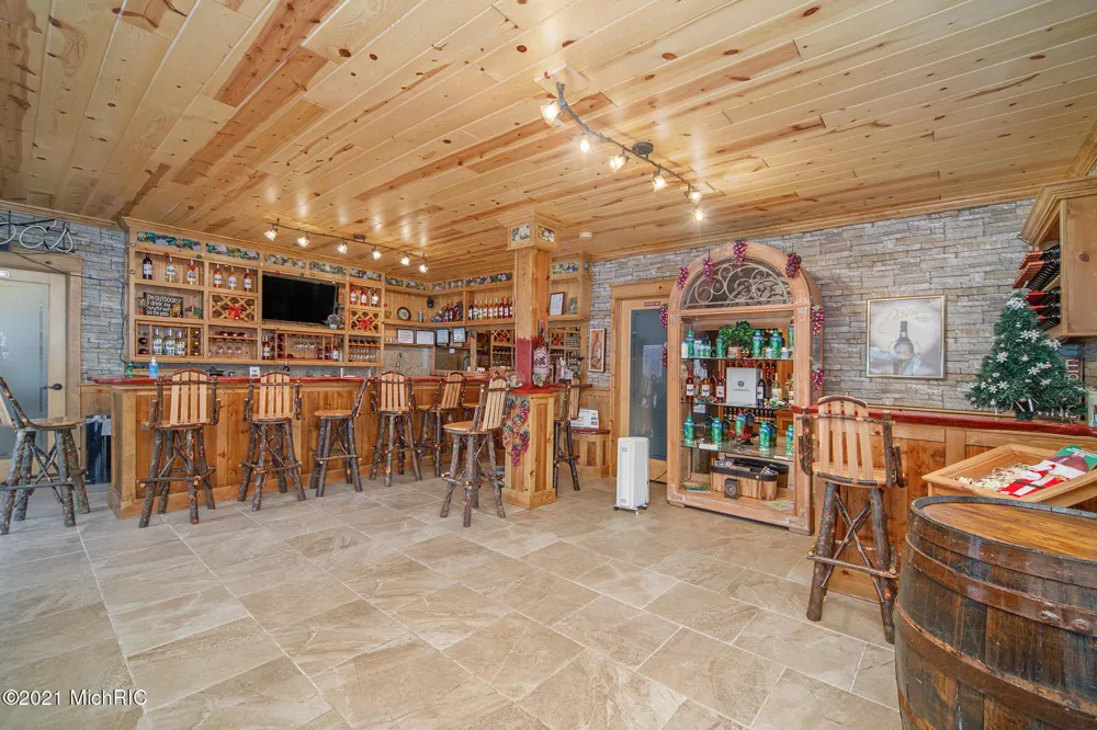 6767 Pleasantview Road Harbor Springs City, MI 49740