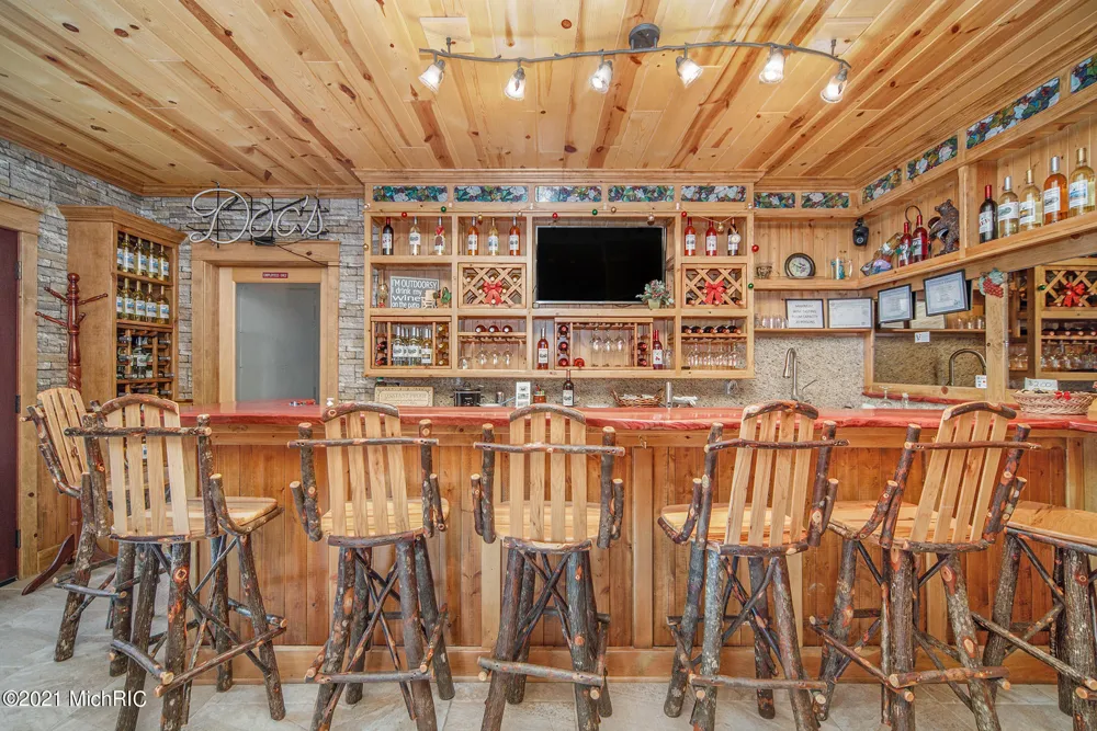 6767 Pleasantview Road Harbor Springs City, MI 49740