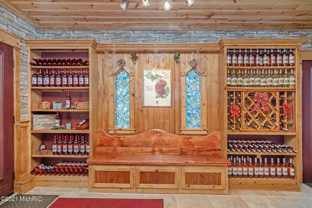 6767 Pleasantview Road Harbor Springs City, MI 49740