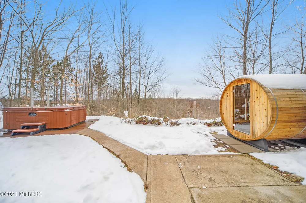 6767 Pleasantview Road Harbor Springs City, MI 49740