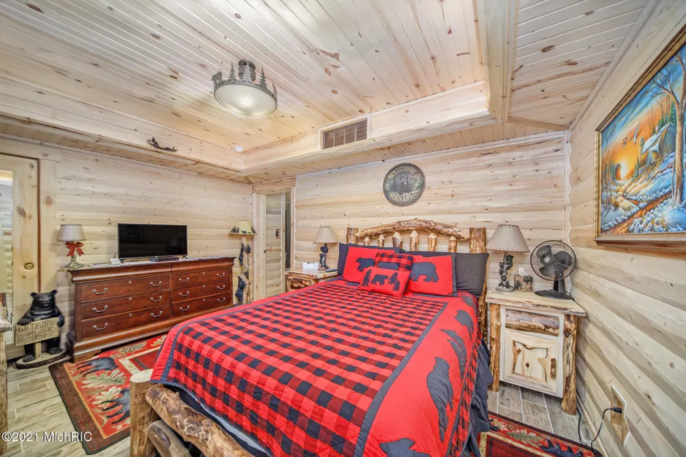6767 Pleasantview Road Harbor Springs City, MI 49740