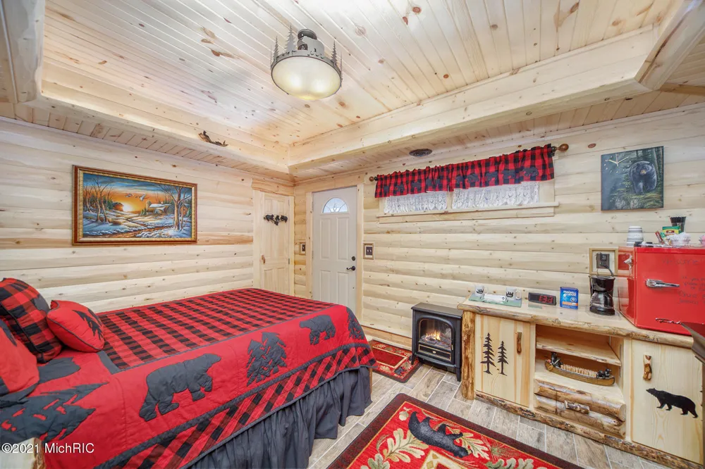 6767 Pleasantview Road Harbor Springs City, MI 49740