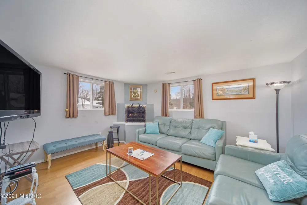 6767 Pleasantview Road Harbor Springs City, MI 49740