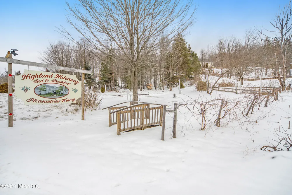 6767 Pleasantview Road Harbor Springs City, MI 49740