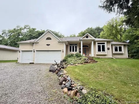 889 Cronkite Drive