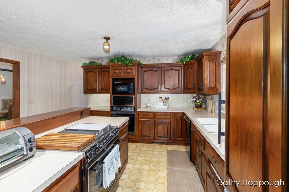 735 Prairie Creek Road Ionia Township, MI 48846