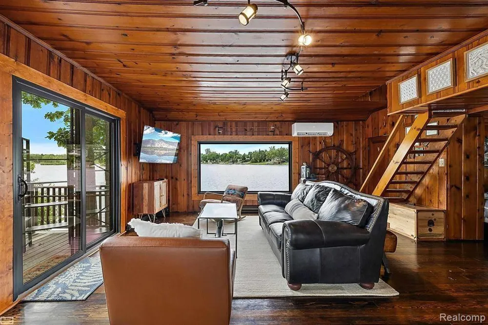 10086 King (This is an Island) Road Springfield Charter Township, MI 48350