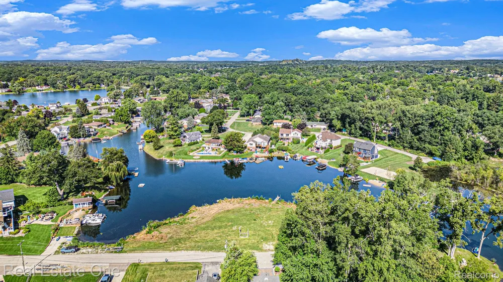 Coledale Drive White Lake Charter Township, MI 48386