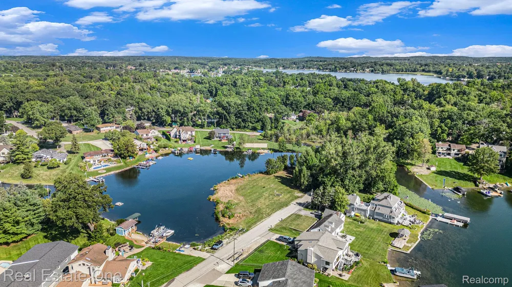 Coledale Drive White Lake Charter Township, MI 48386