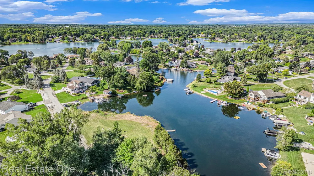 Coledale Drive White Lake Charter Township, MI 48386