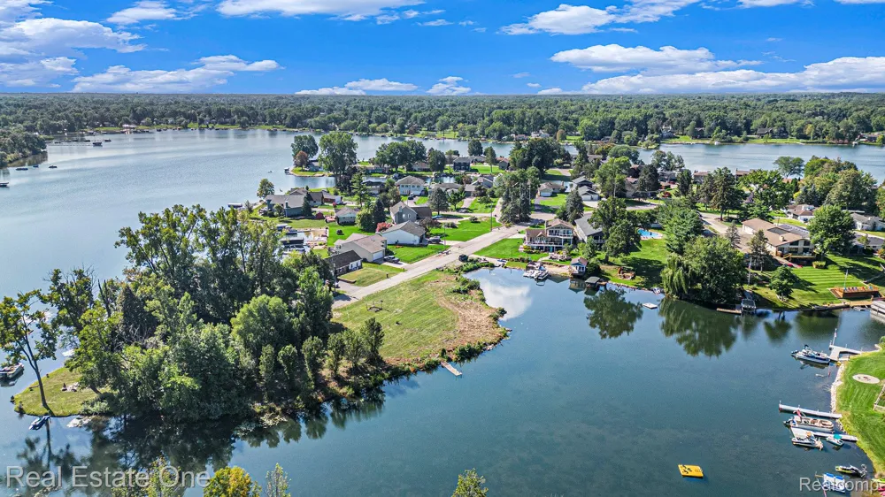 Coledale Drive White Lake Charter Township, MI 48386