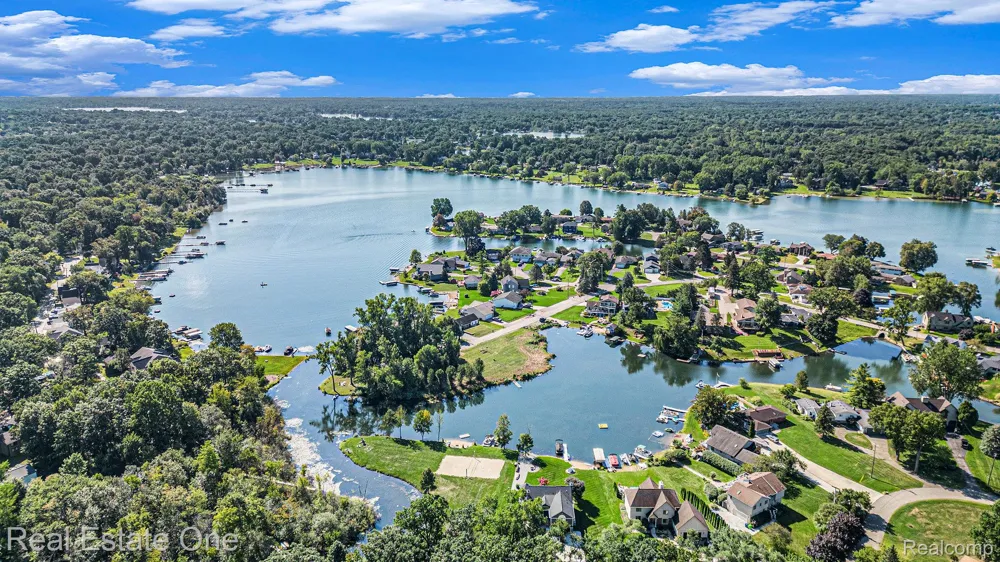 Coledale Drive White Lake Charter Township, MI 48386