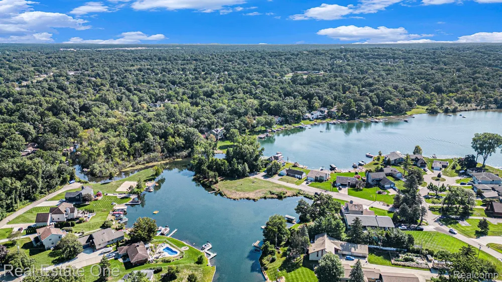 Coledale Drive White Lake Charter Township, MI 48386