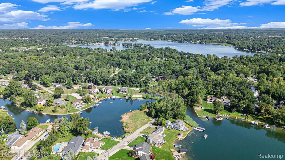 Coledale Drive White Lake Charter Township, MI 48386