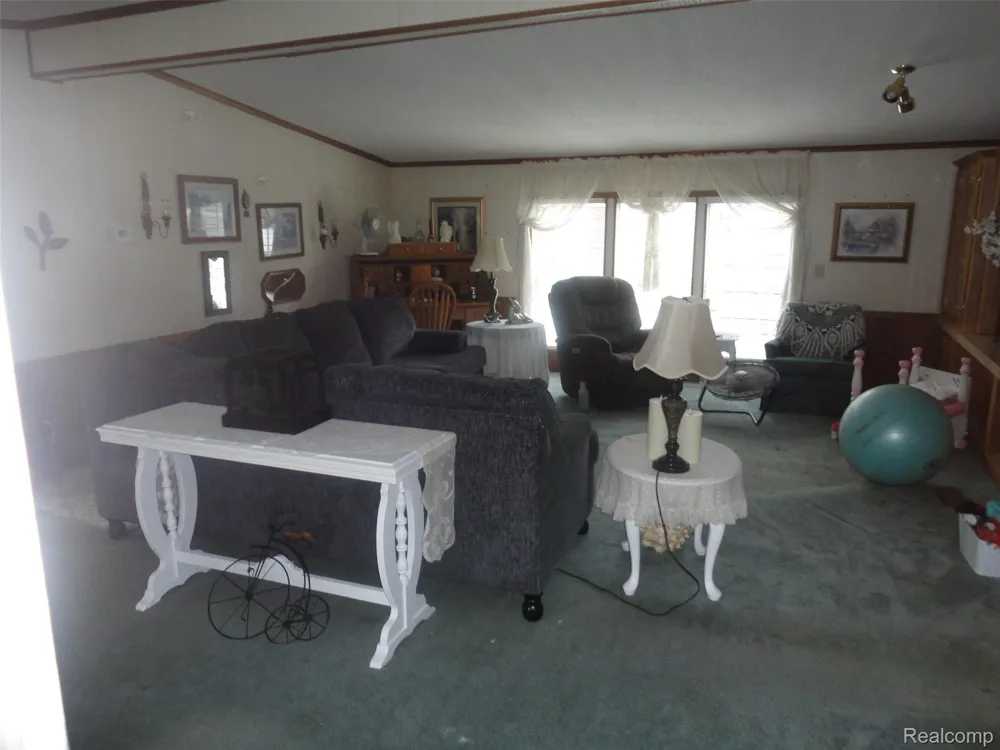 251 Inverness Bedford Township, MI 48182