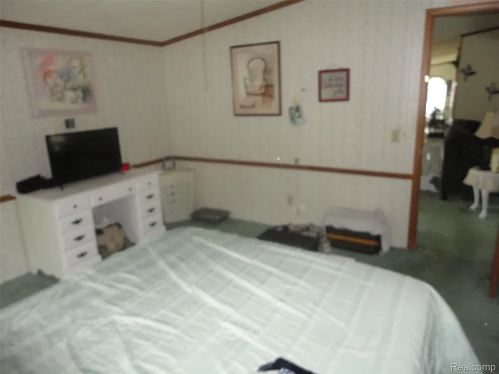 251 Inverness Bedford Township, MI 48182