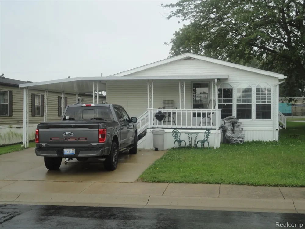 251 Inverness Bedford Township, MI 48182