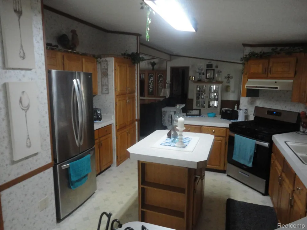 251 Inverness Bedford Township, MI 48182