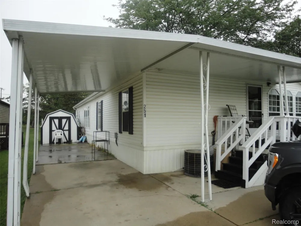 251 Inverness Bedford Township, MI 48182