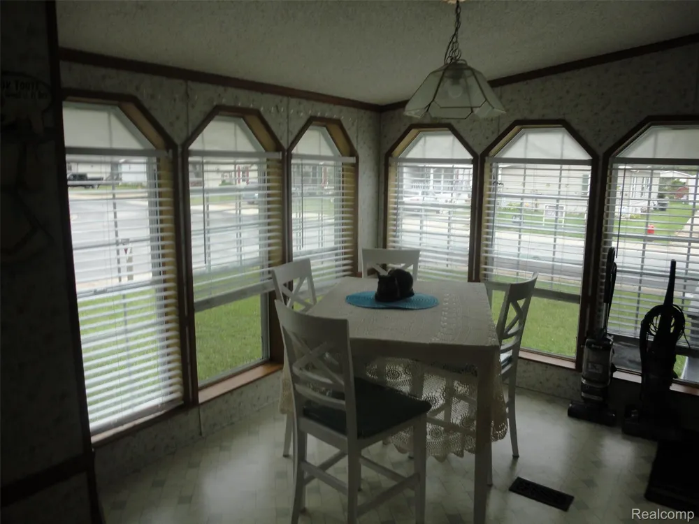 251 Inverness Bedford Township, MI 48182