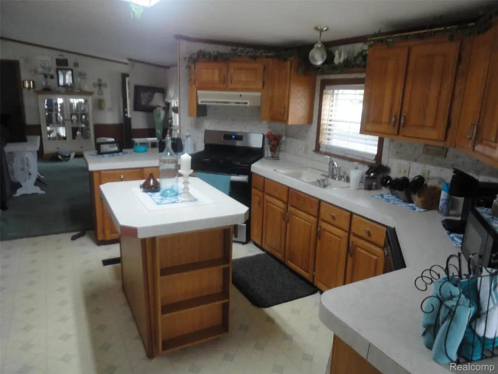 251 Inverness Bedford Township, MI 48182