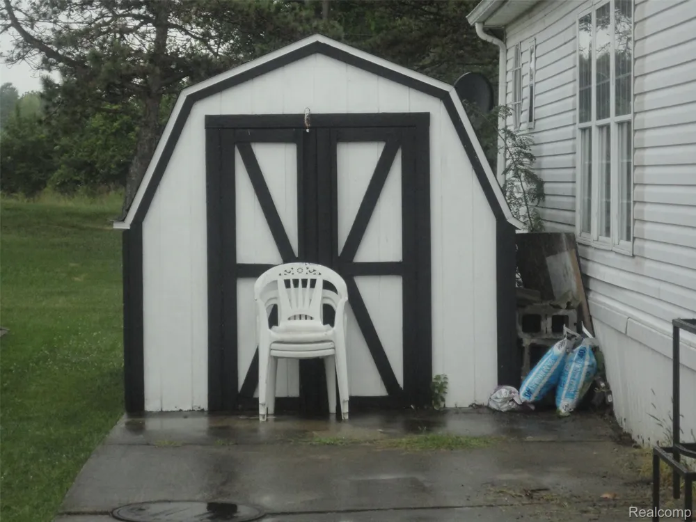 251 Inverness Bedford Township, MI 48182