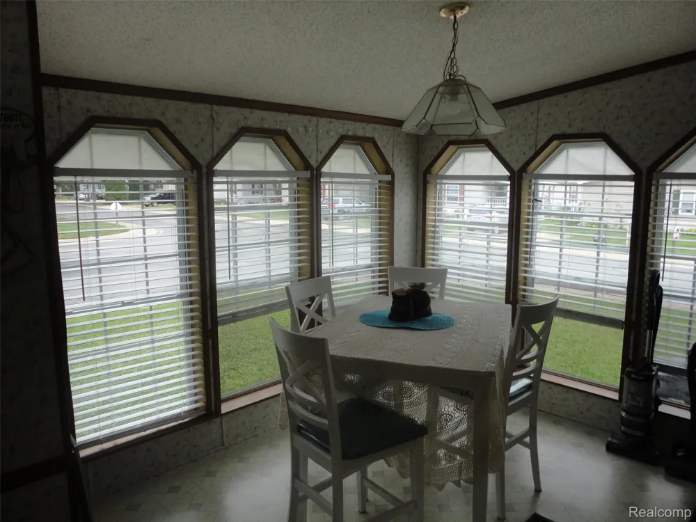 251 Inverness Bedford Township, MI 48182