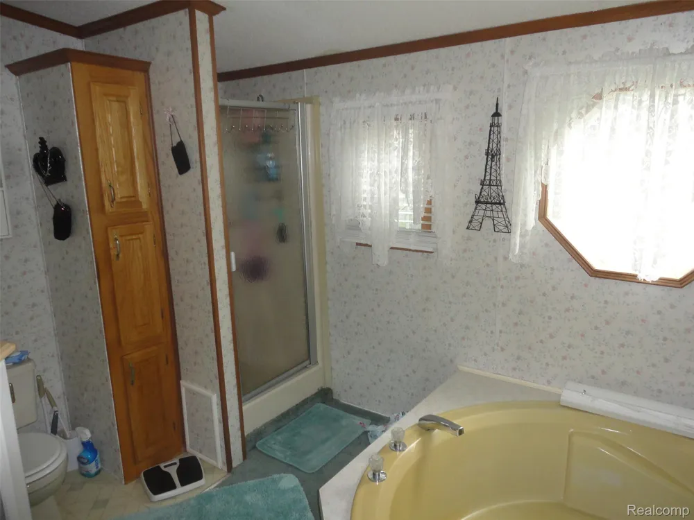 251 Inverness Bedford Township, MI 48182
