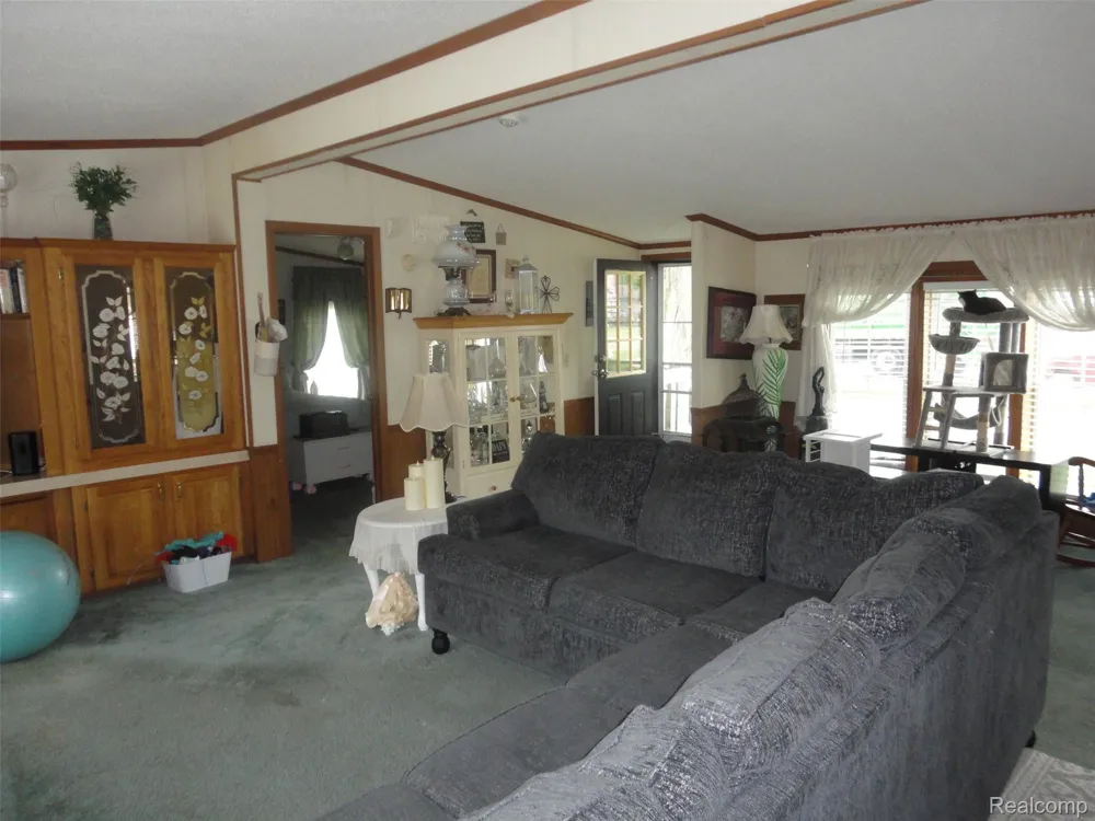 251 Inverness Bedford Township, MI 48182