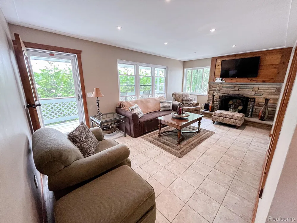 599 Westpointe Court Lake Orion Village, MI 48362