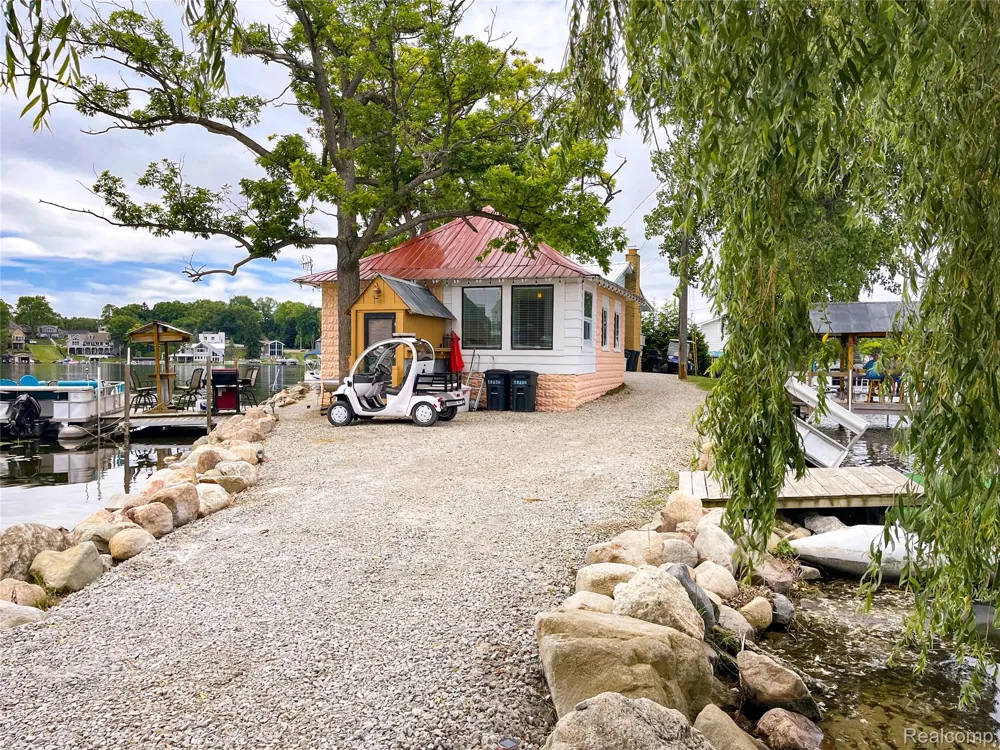 599 Westpointe Court Lake Orion Village, MI 48362