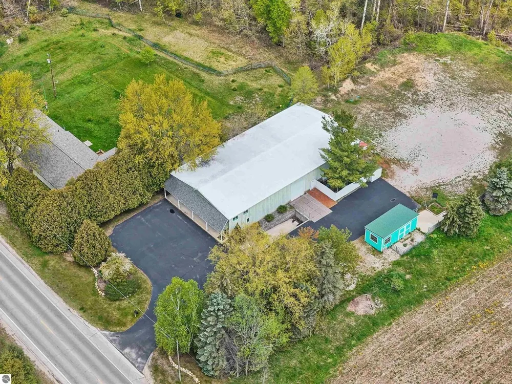 9435 Cherry Bend Road Elmwood Charter Township, MI 49684
