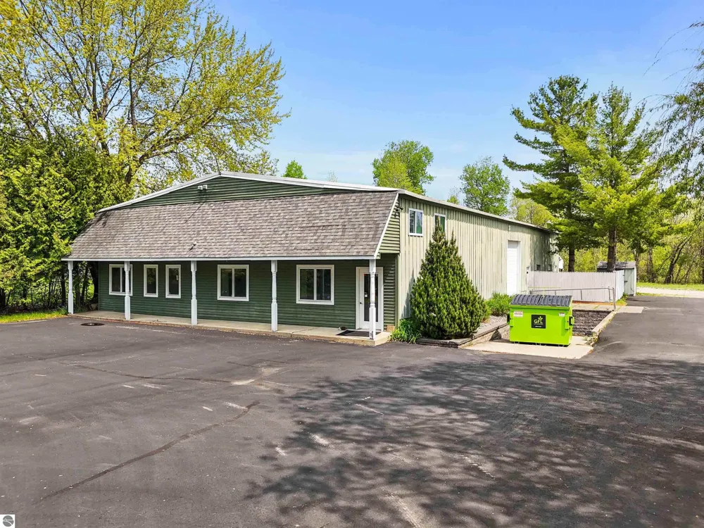 9435 Cherry Bend Road Elmwood Charter Township, MI 49684