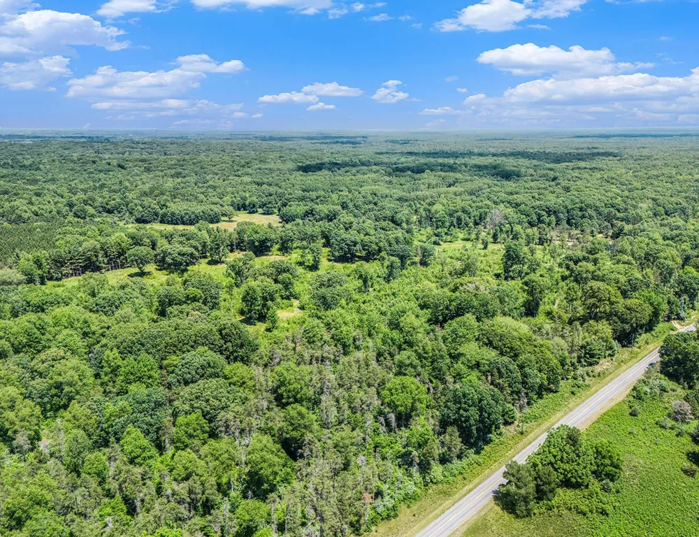 2714 E Hawley Road Eden Township, MI 49405
