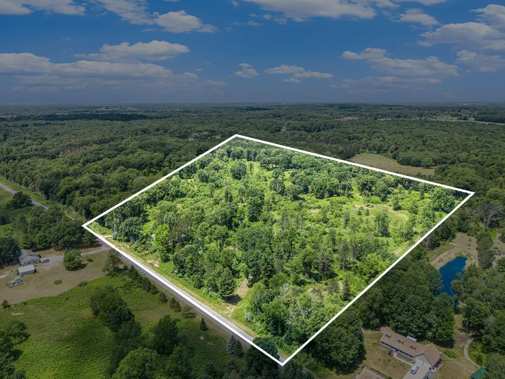 2714 E Hawley Road Eden Township, MI 49405