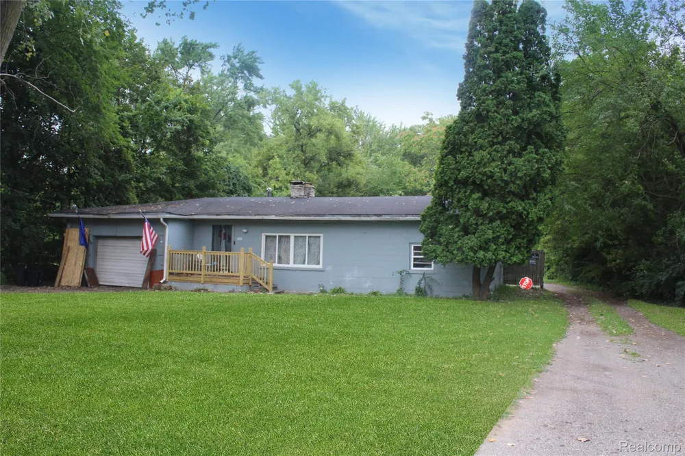 35344 Ecorse Road Romulus City, MI 48174