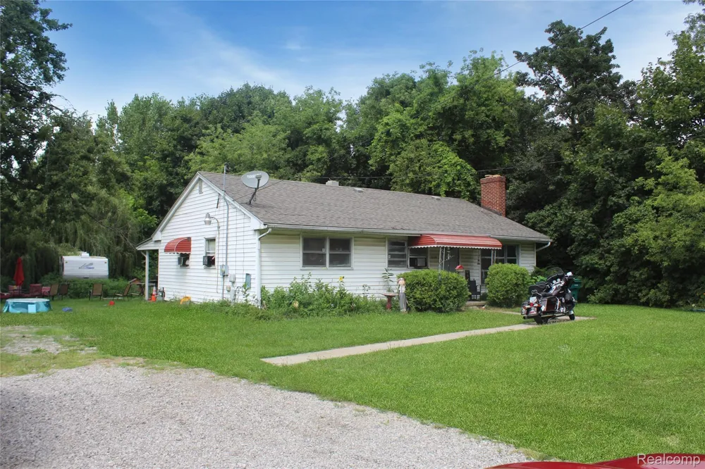 35344 Ecorse Road Romulus City, MI 48174