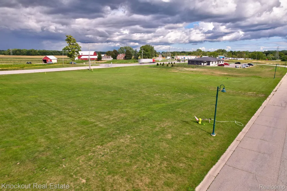 W Rolling Hills Drive Bridgeport Charter Township, MI 48722