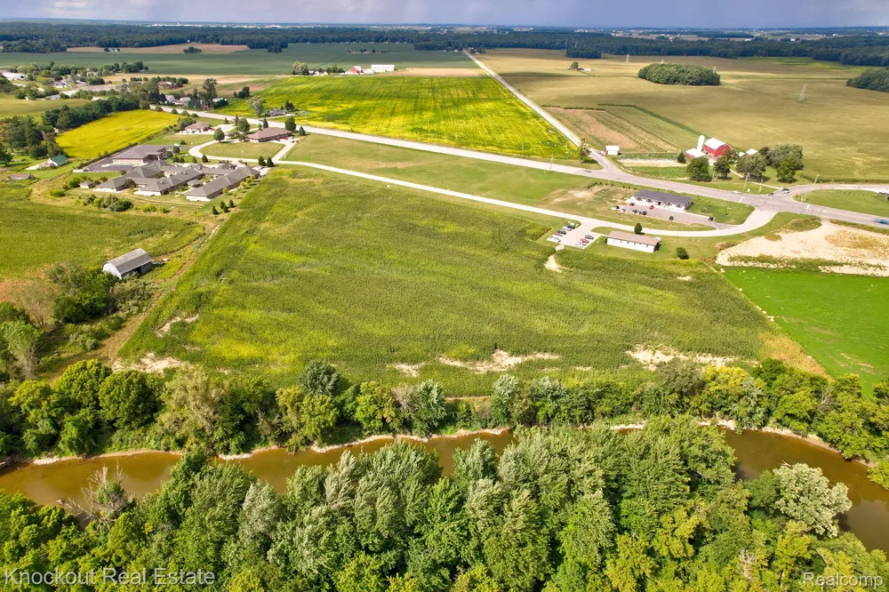 W Rolling Hills Drive Bridgeport Charter Township, MI 48722