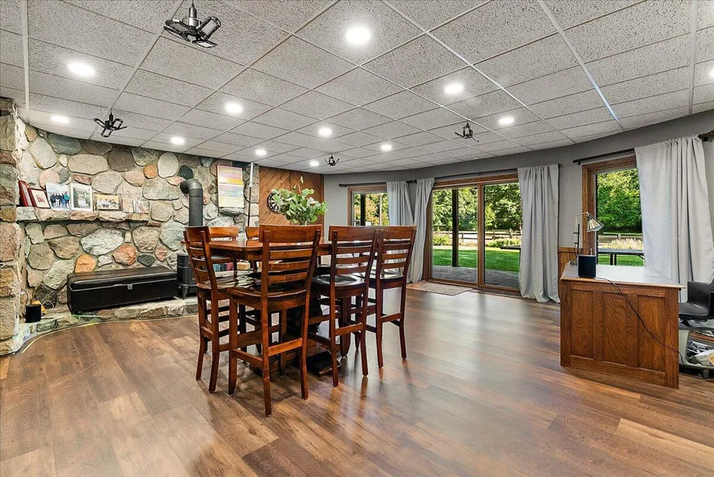 955 Kenwood Drive Holland City, MI 49423