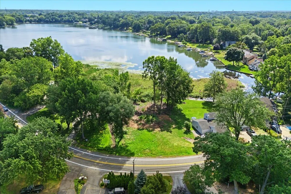 2006 Watkins Lake Road Waterford Charter Township, MI 48328