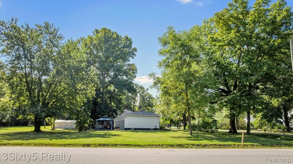 20223 Newman Drive Brownstown Charter Township, MI 48183