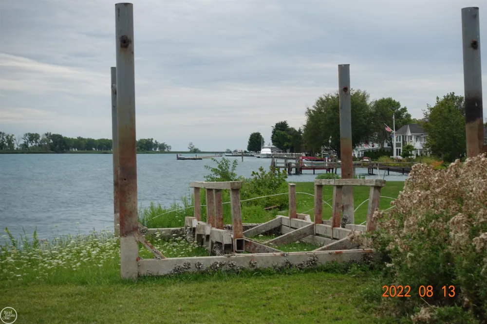 9446 S CHANNEL STREET Clay Township, MI 48028