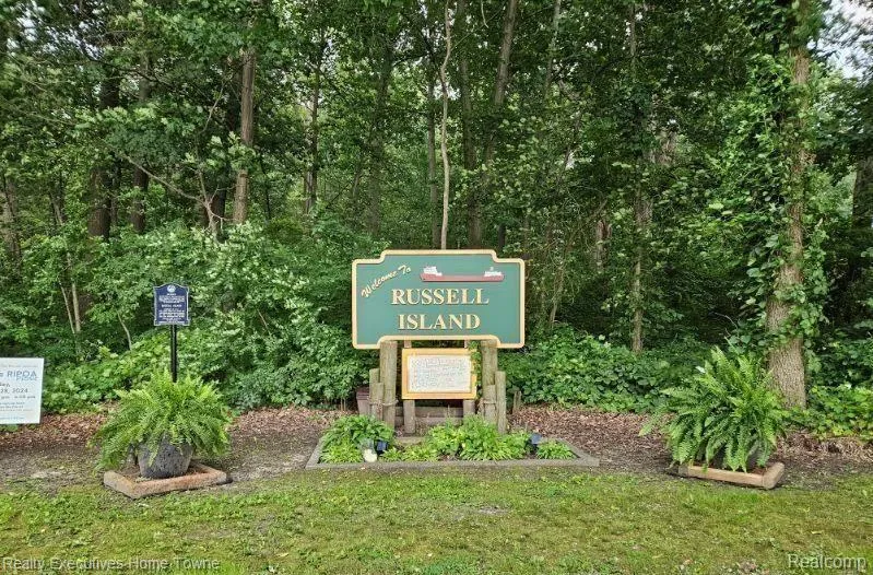 304 Kama Court Clay Township, MI 48001