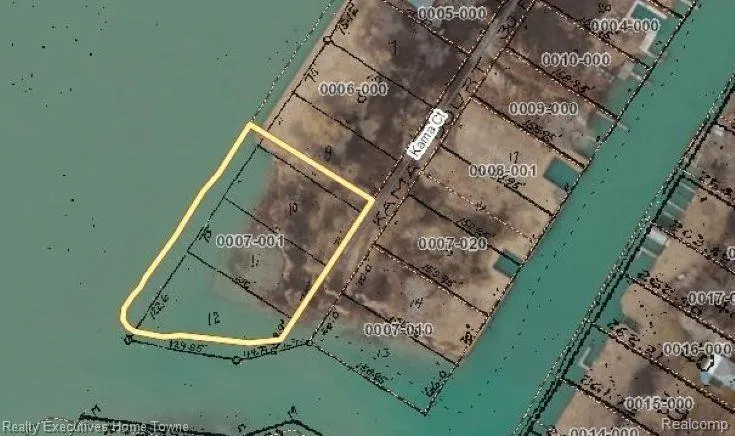 304 Kama Court Clay Township, MI 48001
